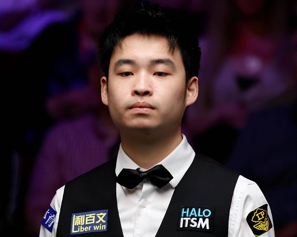 的目光都聚 的目光都聚