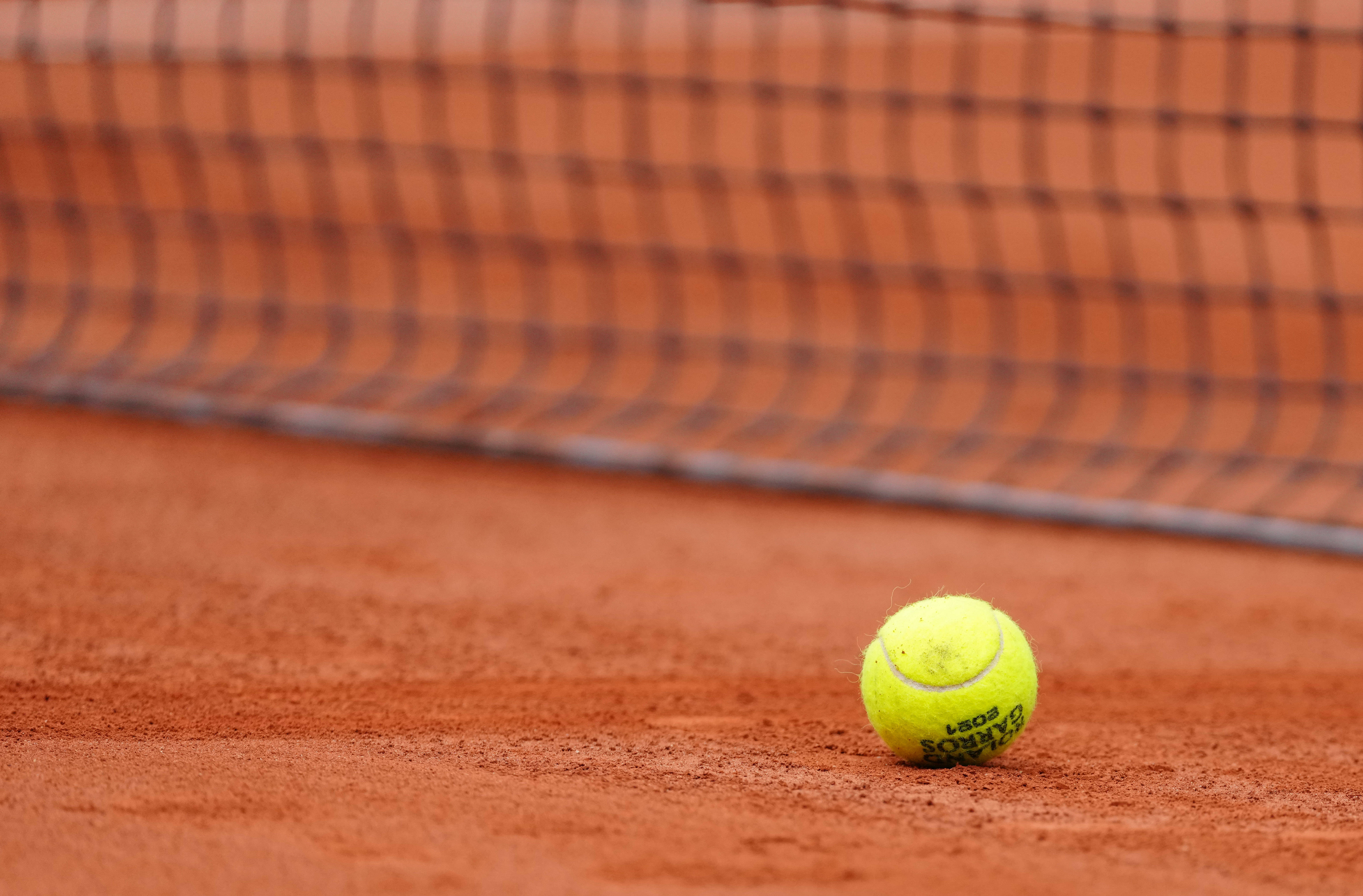 热身赛险受伤，给东契奇敲响警钟！姚明走过的路可以借鉴