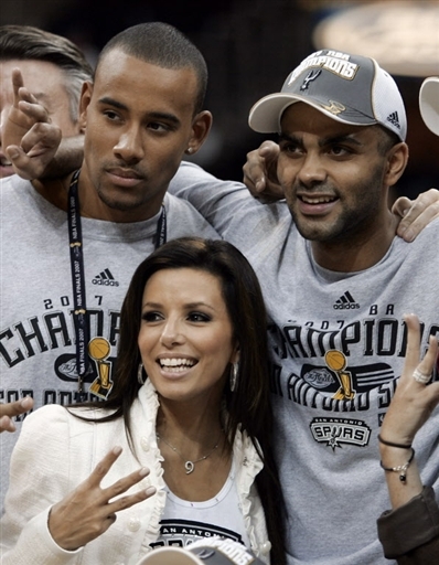 斗地主判断比牌大重要（斗地主中比牌大小的判断至关重要）